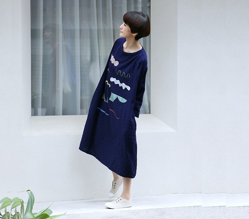 Cognoscenti blue-purple cotton long dress horizontal geometry handmade - ชุดเดรส - ผ้าฝ้าย/ผ้าลินิน สีน้ำเงิน
