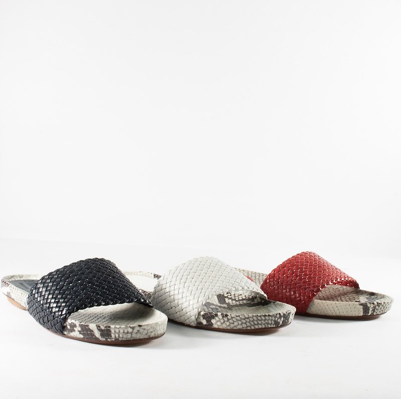 ITA BOTTEGA [Made in Italy] woven flat snakeskin sandals and slippers - รองเท้ารัดส้น - หนังแท้ ขาว