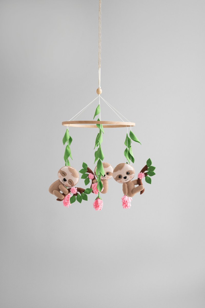 Baby mobile sloth for nursery, baby girl mobile, sloth nursery decor - 寶寶/兒童玩具/玩偶 - 環保材質 多色