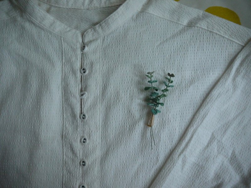 【尤加利】鉤針蕾絲編織 立體仿真花束 胸針 胸花 - 胸針/心口針 - 繡線 綠色