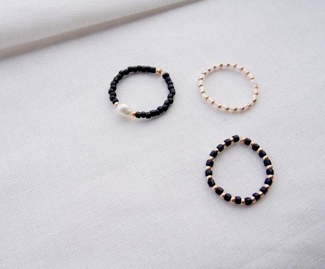 ビーズリング 3連 【 black 】 - ショップ ONiON リング・指輪 - Pinkoi