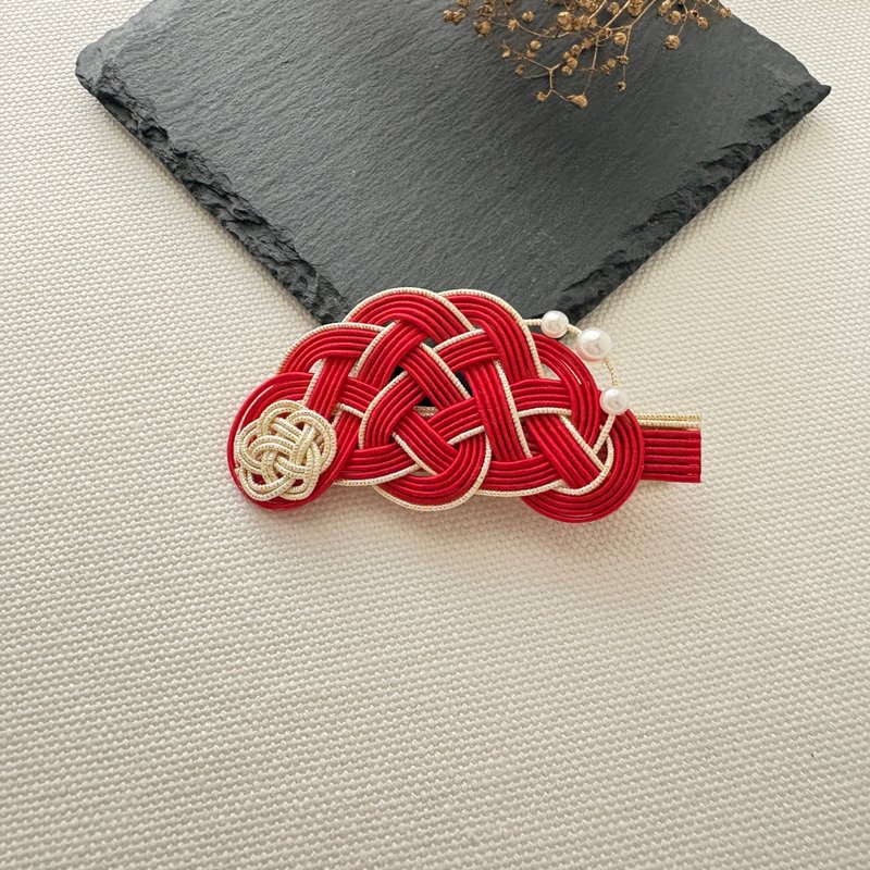 日本水引工藝 松結珍珠髮夾 紅色款 夾式設計易配戴 - 髮夾/鯊魚夾 - 絲．絹 紅色