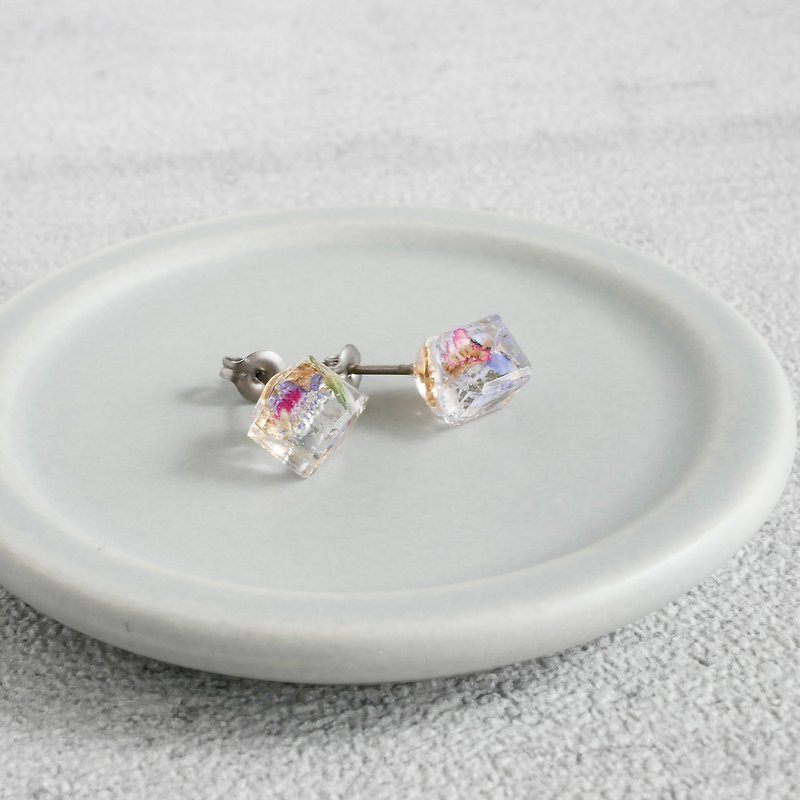 MIX dried flower/cube earrings/P-406s - Earrings & Clip-ons - Resin Purple