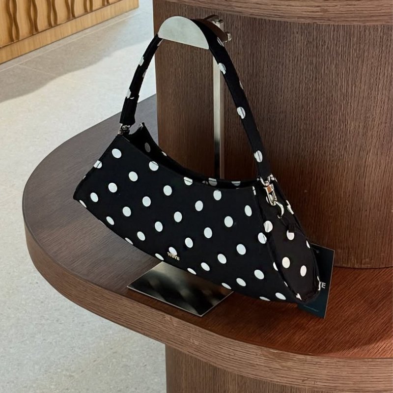 WOVE - Rocking polka dot shoulder bag - 手提包/手提袋 - 棉．麻 黑色