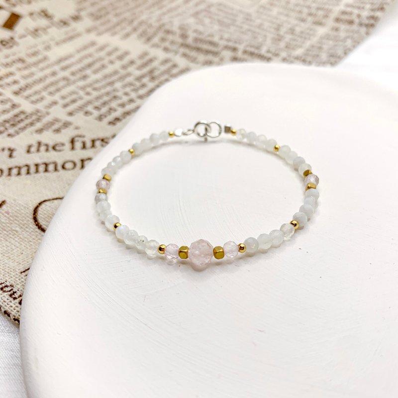 【Happiness day】Moonstone Stone crystal bracelet bracelet crystal bracelet bracelet - สร้อยข้อมือ - คริสตัล สีเงิน