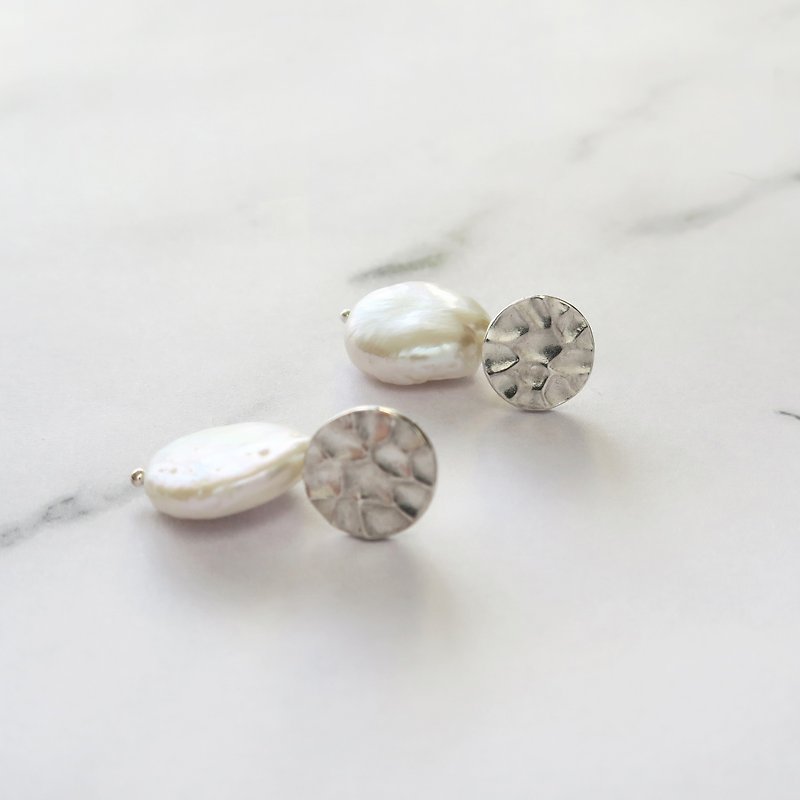925 Silver Forged Grain Fresh Water Pearls Earrings-Sold as a Pair - ต่างหู - โลหะ สีเงิน
