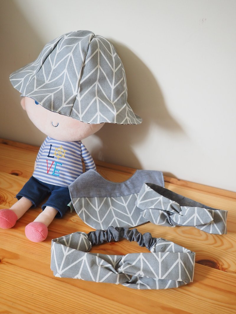 Handmade Baby Bib, Hat and headband gift set - ของขวัญวันครบรอบ - ผ้าฝ้าย/ผ้าลินิน สีเทา