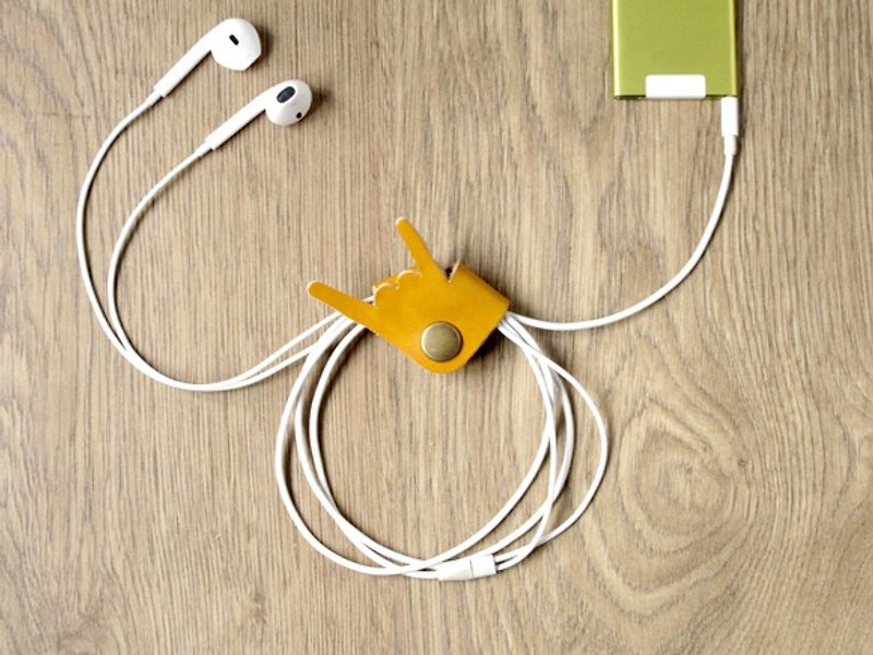 Music please do not stop rock down iPhone headphone cord incorporating / hand le - เคส/ซองมือถือ - หนังแท้ สีเหลือง