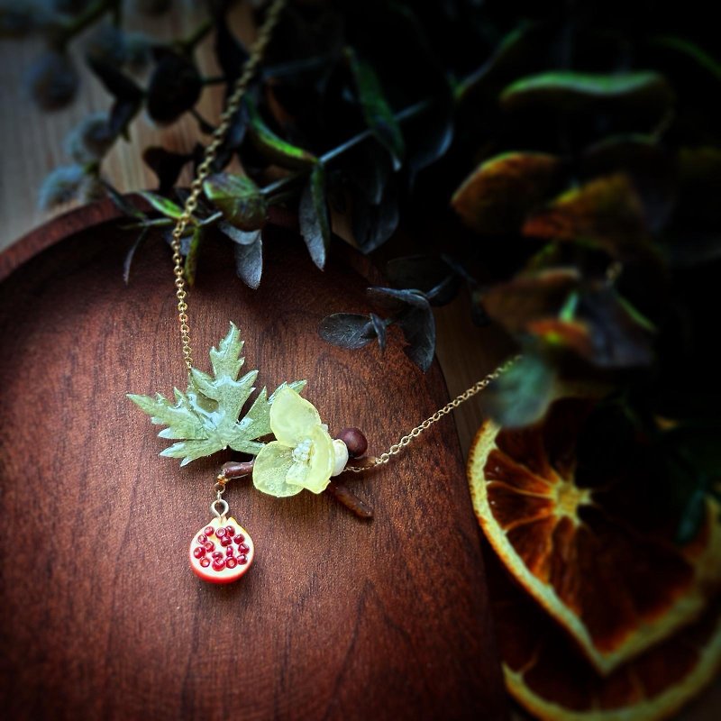 Summer Fruit Series-Passion Fruit-Necklace - สร้อยคอ - พืช/ดอกไม้ สีเหลือง