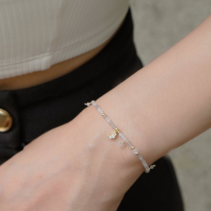 14K gold-filled hazy moonstone labradorite bracelet - สร้อยข้อมือ - เครื่องเพชรพลอย สีเทา