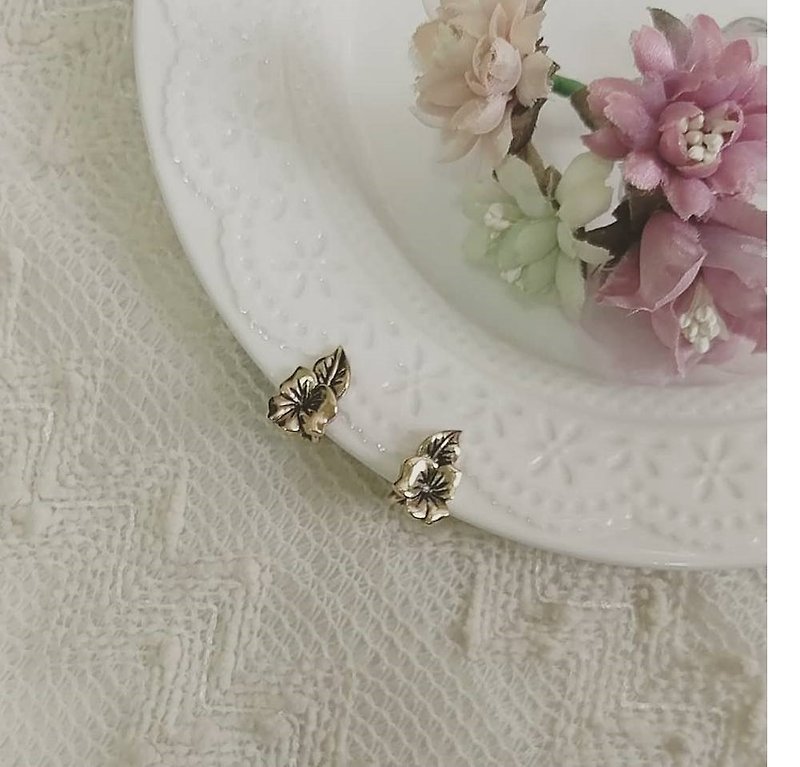 Vintage1981 AVON gold-plated mosaic ear clip - ต่างหู - โลหะ สีทอง