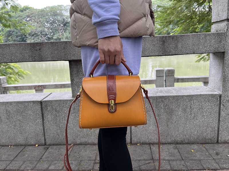 Hand-made vegetable tanned leather handbags literary leather ladies messenger bag free lettering and logo - Messenger Bags & Sling Bags - Genuine Leather 