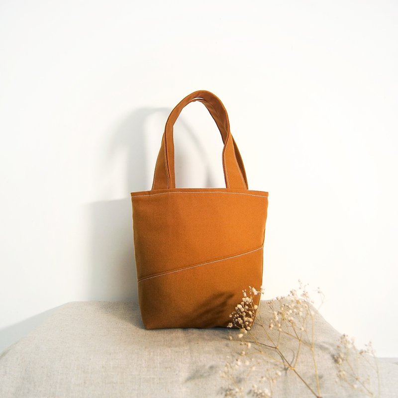 Spot hand-made lightweight portable lunch bag - caramel Brown - กระเป๋าถือ - ผ้าฝ้าย/ผ้าลินิน สีนำ้ตาล