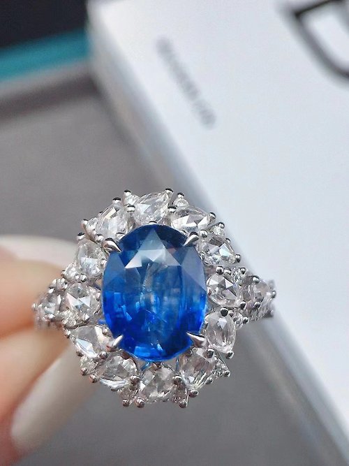 台北奧斯珠寶｜客製莫桑石、莫桑鑽、GIA鑽石、彩色寶石 18k金無燒藍寶石戒指