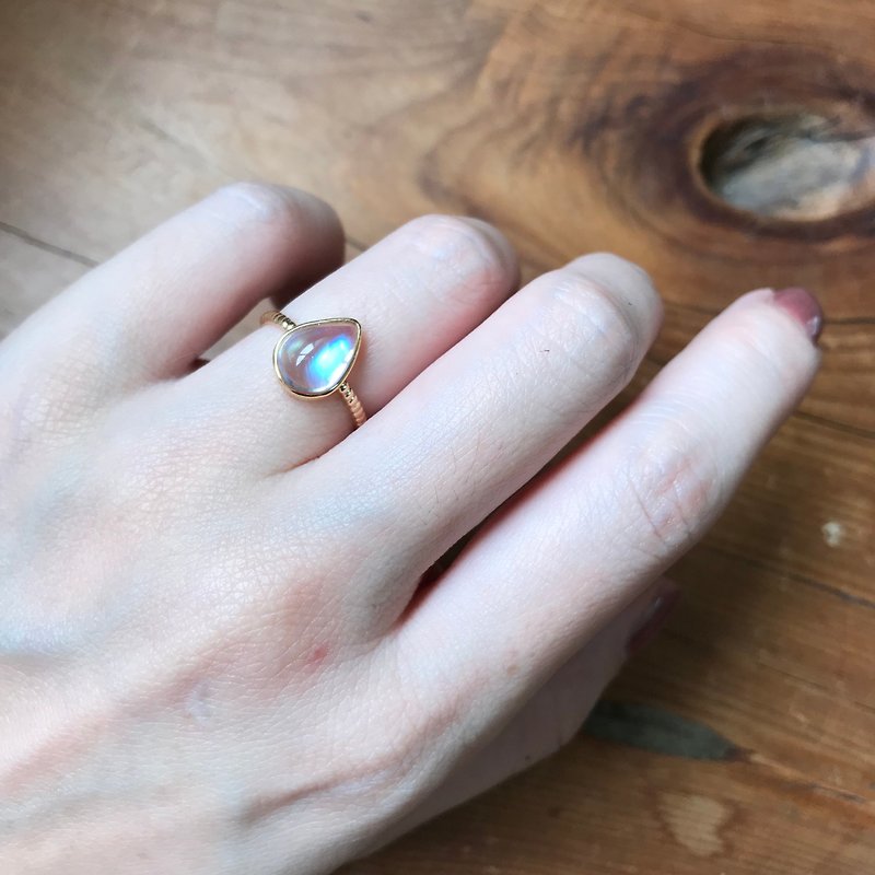 Emerald Gift Jade - pure 18K gold real diamond top glass blue moonstone drop twist ring - แหวนทั่วไป - เครื่องประดับพลอย สีทอง