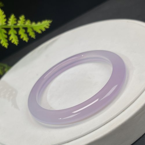 高品質のブラジル産パープルアゲートブレスレット54MM。氷のよう