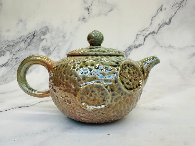 Wood-fired unglazed moon-shaped pot/He Zhaoying - Teapots & Teacups - Pottery 