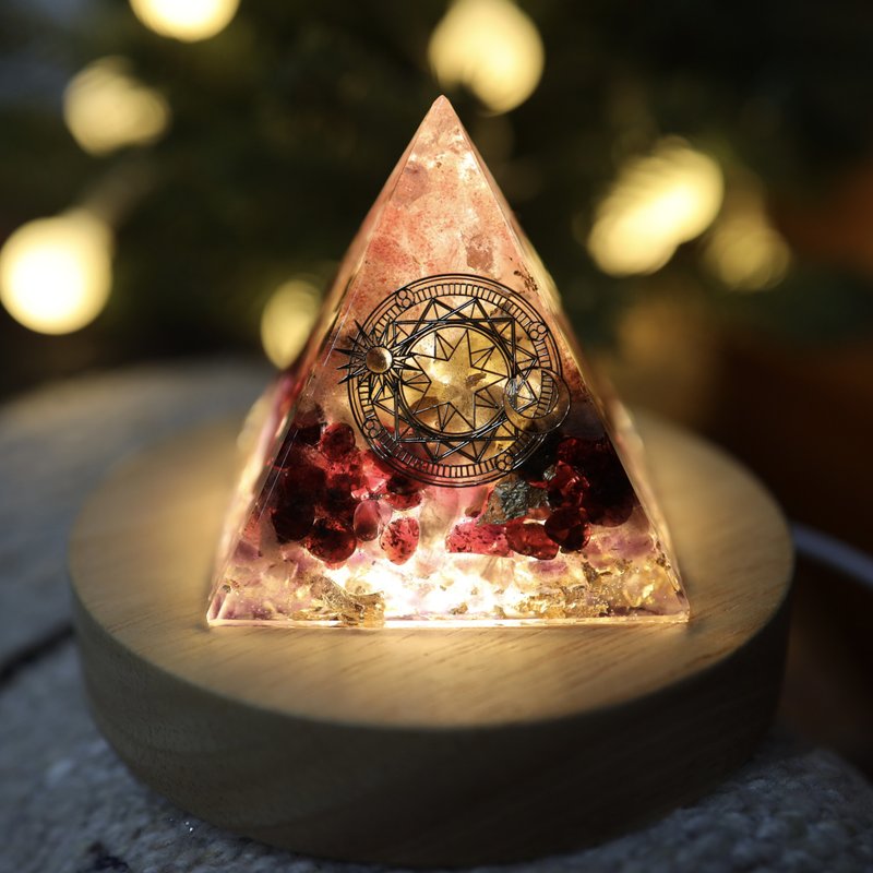 [Invite Peach Blossoms] Love Magic Circle Orgonite Great Pyramid Night Light Orgonite Strawberry Crystal - โคมไฟ - คริสตัล สึชมพู