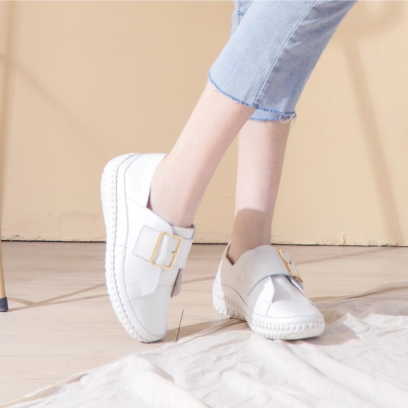 Leather Metal Square Buckle Magnet Thick Bottom Air Cushion Balloon Casual Shoes (Popular White) - รองเท้าลำลองผู้หญิง - หนังแท้ ขาว