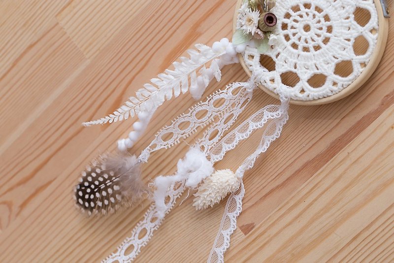"Three flower cat hand flower" braided lace pattern ornaments ~ catch Monternet - ของวางตกแต่ง - ผ้าฝ้าย/ผ้าลินิน ขาว
