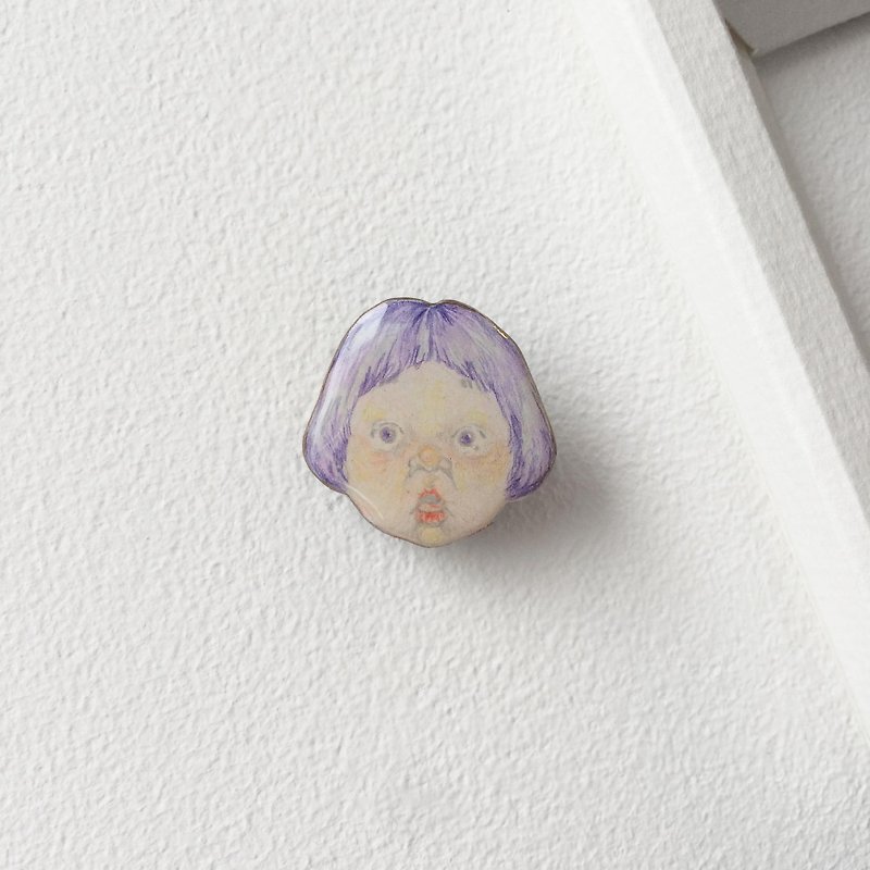 #19 小女孩 SURPRISED（紫頭髪）：手工製作胸針 - 胸針/心口針 - 塑膠 紫色