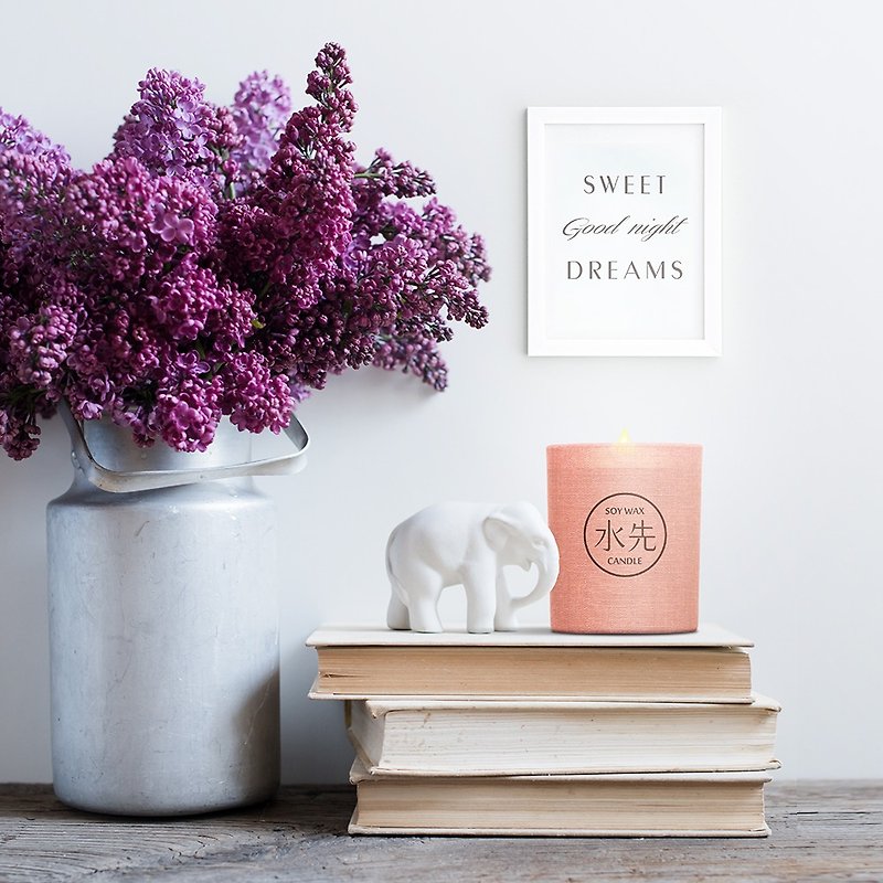 Dreaming--Pure soy wax candle (Wooden candlewick / Floral fragrance) - Fragrances - Wax Pink