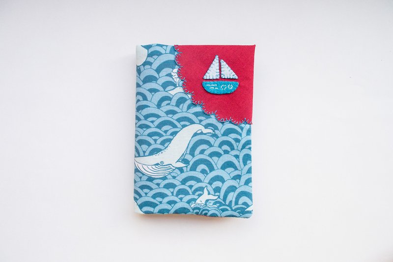 Whale of a Time - Fabric Passport Cover - ที่เก็บพาสปอร์ต - วัสดุอื่นๆ สีน้ำเงิน