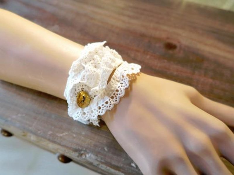 [Flower of the month] lace ribbon bracelet: Ivory B - Bracelets - Cotton & Hemp White