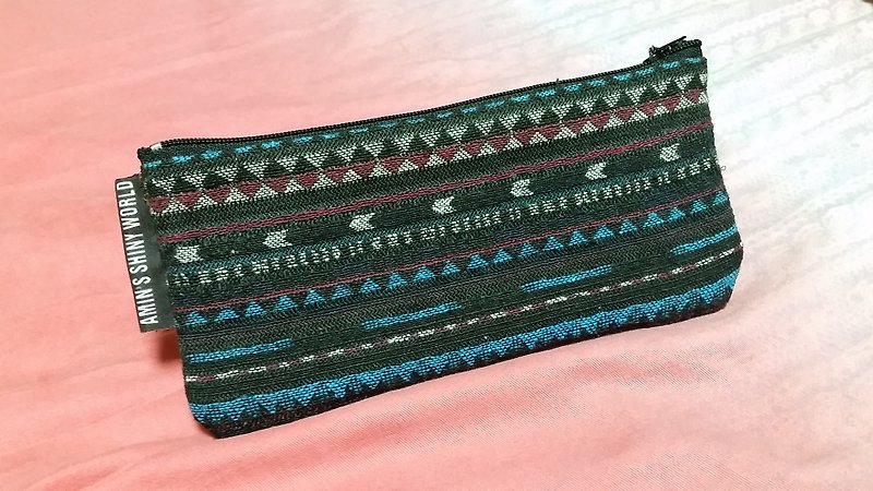 A MIN crude hand-knit ethnic Pencil - กระเป๋าเครื่องสำอาง - กระดาษ หลากหลายสี