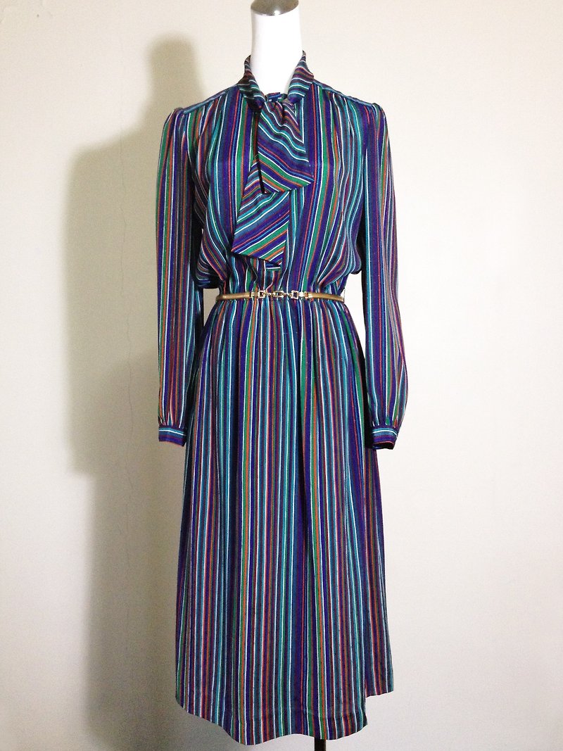 When vintage [antique dress / Japanese stitching striped textured tie vintage dress] abroad back to vintage long dress VINTAGE - ชุดเดรส - วัสดุอื่นๆ หลากหลายสี