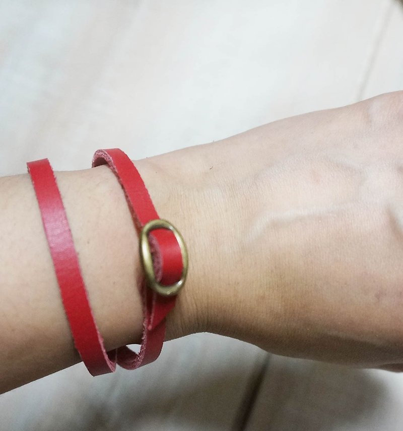 Sienna fine leather bracelet double circle - สร้อยข้อมือ - หนังแท้ สีแดง