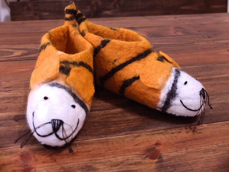【Grooving the beats】Felt Tiger Sippers / Animal Slippers / Felted Shoes / Wool Slippers / House Shoes / Indoor shoes（Tiger） - Indoor Slippers - Wool Orange