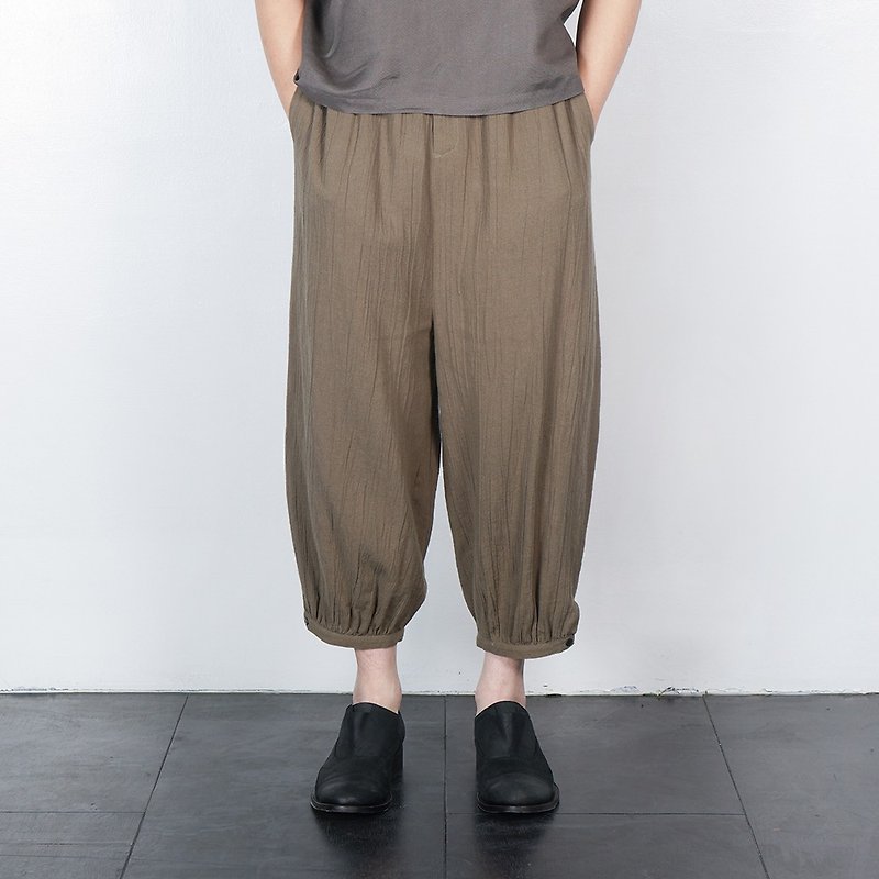 Black and white cut SS trousers with buckles wrinkled bloomers burnt tea - Men's Pants - Cotton & Hemp Brown