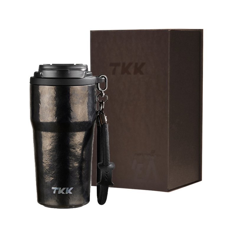 【TKK】洛奇系列 純鈦Ti 保溫咖啡杯630ML-鈦曜黑(禮盒組) - 水瓶/水壺 - 不鏽鋼 黑色