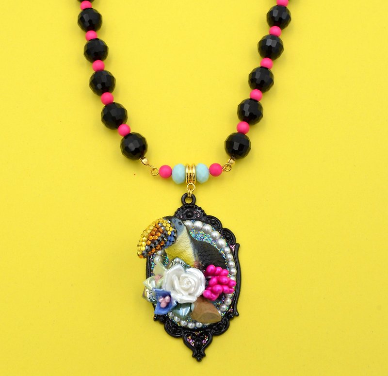 TIMBEE LO Toucan Parrot Garden Gemstone Crystal Necklace - ต่างหู - พลาสติก หลากหลายสี