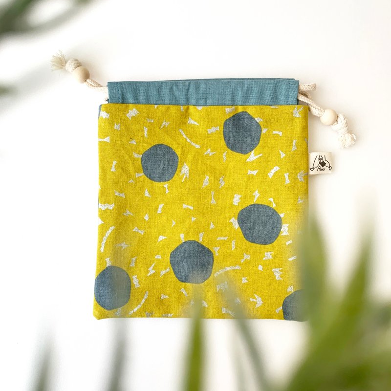 【River】Beam mouth storage pouch/Japanese fabric/hot Silver dot/yellow - กระเป๋าเครื่องสำอาง - ผ้าฝ้าย/ผ้าลินิน สีเหลือง