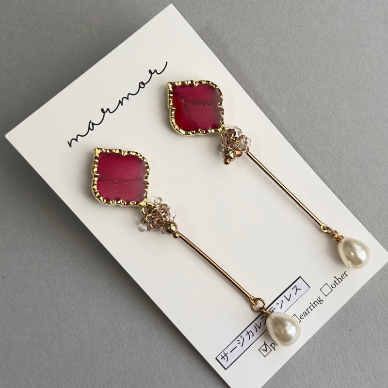 【現貨一件】紅色 酒精墨水藝術 長款耳環 醫療級不鏽鋼 珍珠 金色 獨一無二 減少撞款 過敏友善 - 耳環/耳夾 - 樹脂 紅色