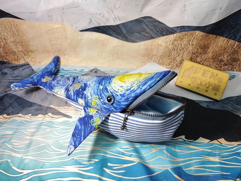 海洋生物袋物系列-薄棉布手作海洋風梵谷星月夜鯨魚筆袋-鯨魚筆盒 - 筆盒/筆袋 - 棉．麻 