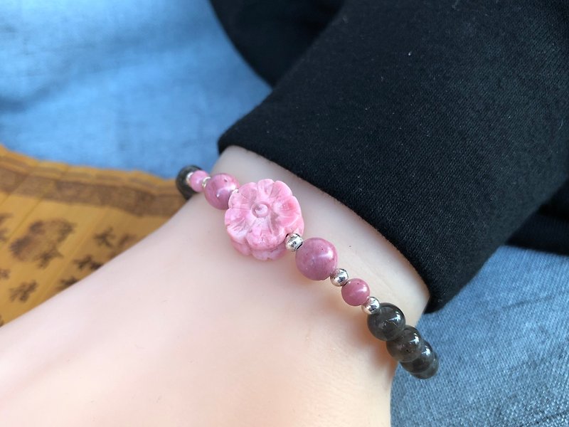Black Body Labrador Rose Bracelet - Bracelets - Gemstone Pink