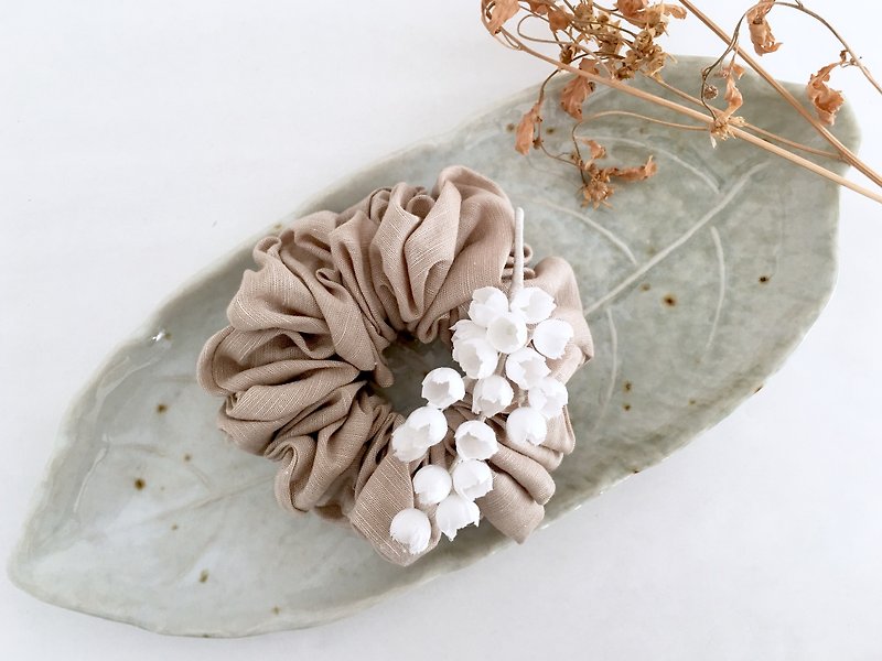 Suzuran Chouchu (Beige × Flower White) - Hair Accessories - Cotton & Hemp Khaki
