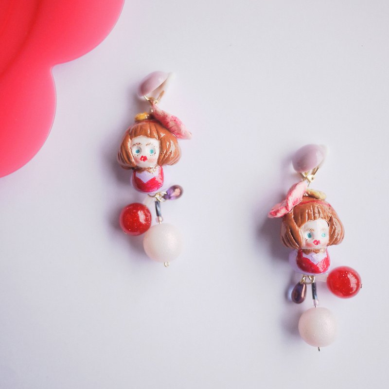 Clay hand-made flower series bean paste color girl doll earrings Clip-On - ต่างหู - กระดาษ สึชมพู
