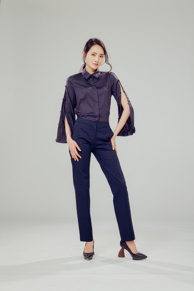 Off-season sale 藍色袖包扣襯衫 - 女襯衫 - 棉．麻 