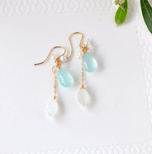 シーブルーカルセドニーxホワイトムーンストーンピアス14kgf