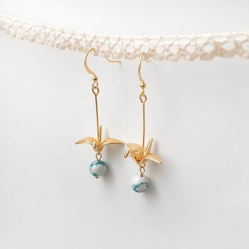 フライングアースゴールド折り鶴イヤリングピアス/フック（ペア） - ピアス・イヤリング - 金属 ゴールド