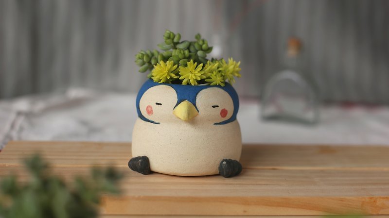 【ペンギン陶器鉢植え】森の動物シリーズ - 花瓶・植木鉢 - 陶器 