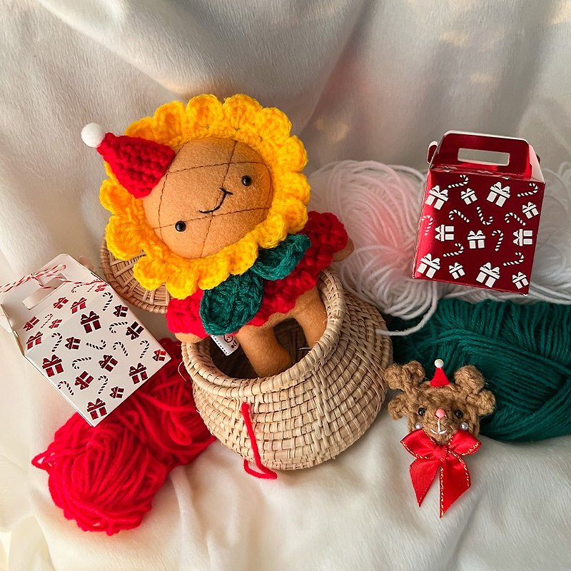 手作り人形: クリスマスをテーマにしたひまわり人形キーホルダー - キーホルダー・キーケース - コットン・麻 レッド