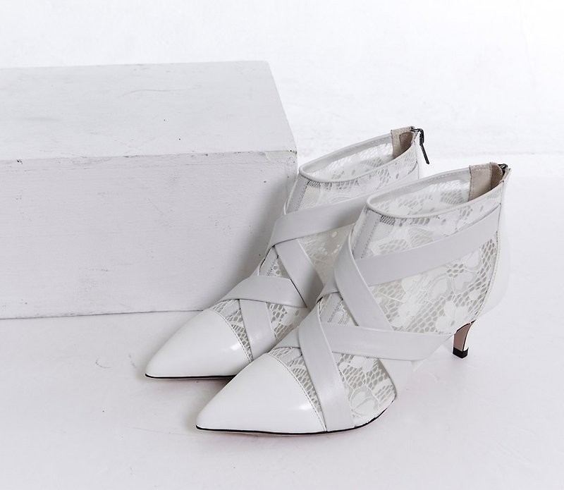 Lace leather woven ankle boots white - รองเท้าบูทสั้นผู้หญิง - หนังแท้ ขาว
