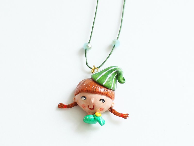 Little girl "Lena" green hat necklace - Handmade in polymer clay, one of a kind jewelry - สร้อยคอ - ดินเผา สีเขียว
