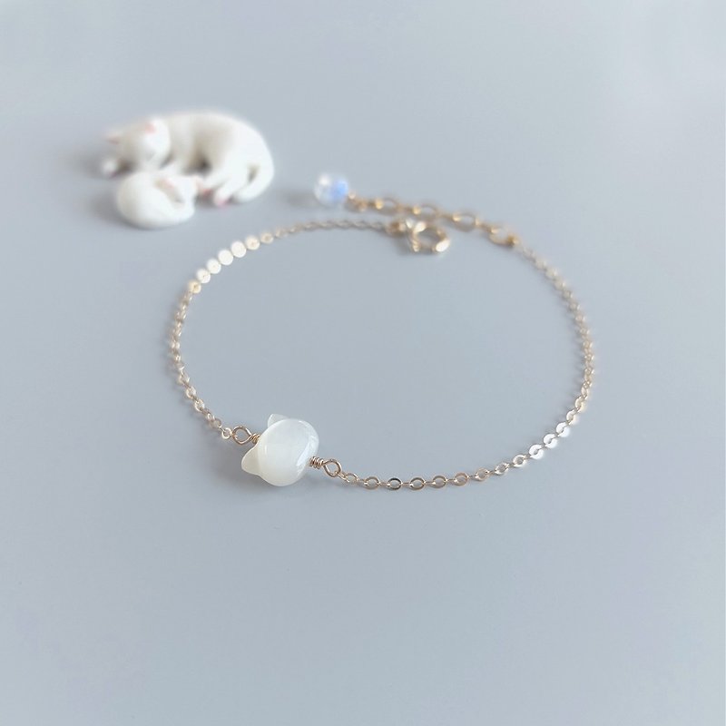 White butterfly shell kitten + blue moonstone x 14KGF bracelet - Bracelets - Shell White
