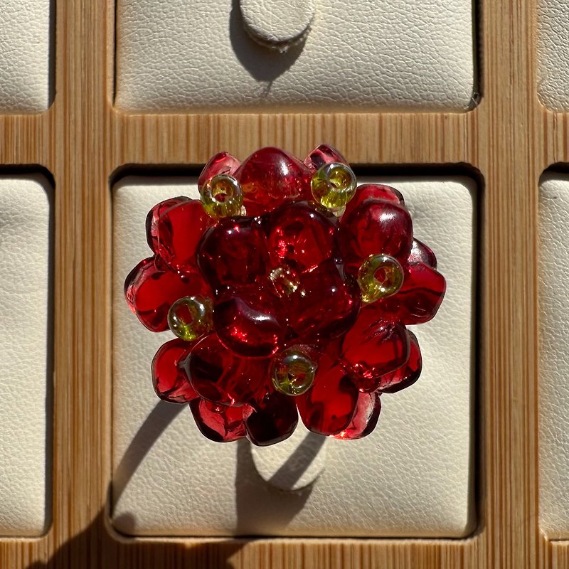 Chubby hydrangea ring - General Rings - Glass Red